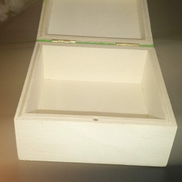 Handmade Faux Rose Mothers Day Trinket and Jewelry Box - Picture 4 of 6